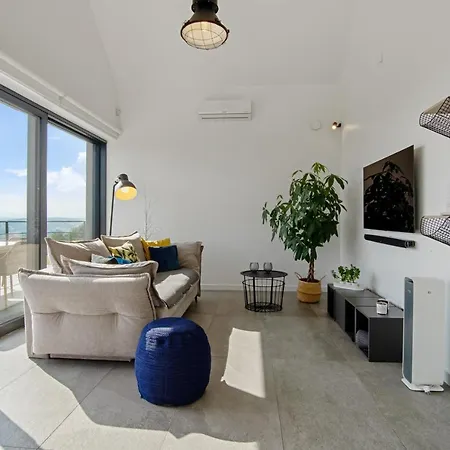 Relax With Swimming Pool And Mountain View *