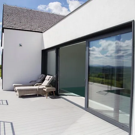 Relax With Swimming Pool And Mountain View Bukow