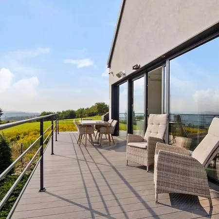 Villa Relax With Swimming Pool And Mountain View Bukow