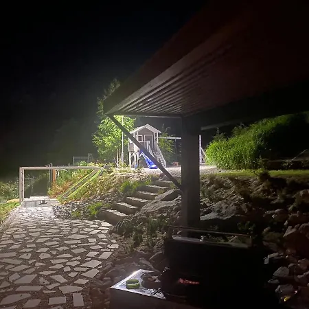 Relax With Swimming Pool And Mountain View