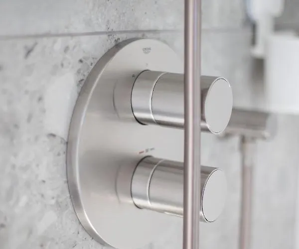 Relax With Swimming Pool And Mountain View