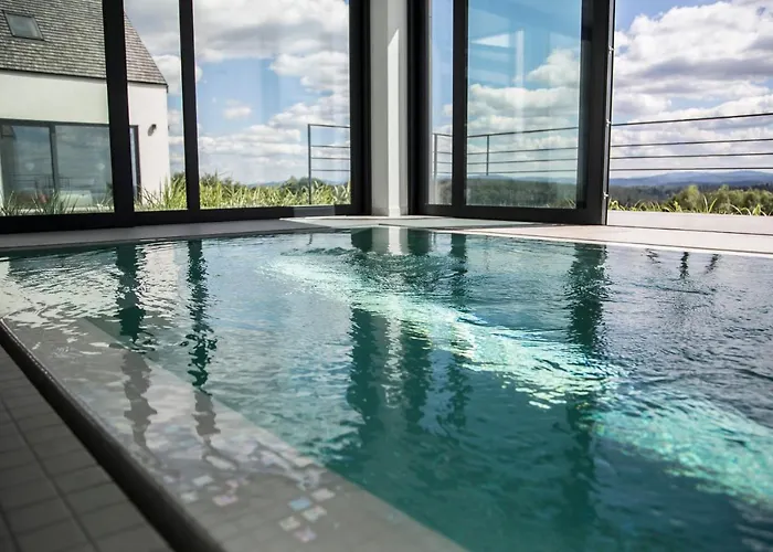 Relax With Swimming Pool And Mountain View